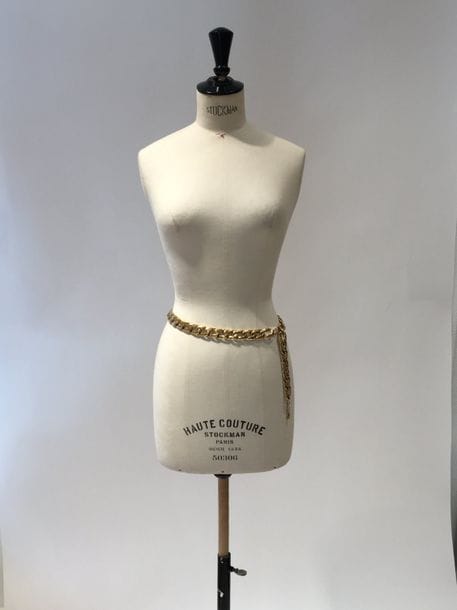 Ceinture en métal doré en maille façon gourmette. Long. : 80 cm