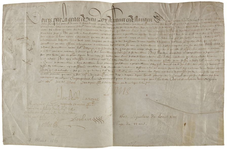 LOUIS XIII (1601-1643) Roi de France.
P.S. « Louis » (secrétaire), Paris 12 mars 1613 ; contresignée par BRULART ; vélin oblong in-fol. (fente réparée, traces de montage au dos).

Lettres de jussion, sous la régence de sa mère, ordonnant l’enregistrement de lettres patentes en faveur des « bien amez et devots orateurs et chappelains perpetuels les ministre Relligieux et couvent de la Ste Trinité redemption des captifs fondez par nos predecesseurs Roys en nostre chasteau de Fontainebleau », pour qu’ils jouissent pleinement et perpétuellement de leurs droits sur la terre et seigneurie du Monceau, afin de pouvoir « entretenir le service quils font journellement en nostre chasteau de Fontainebleau »…