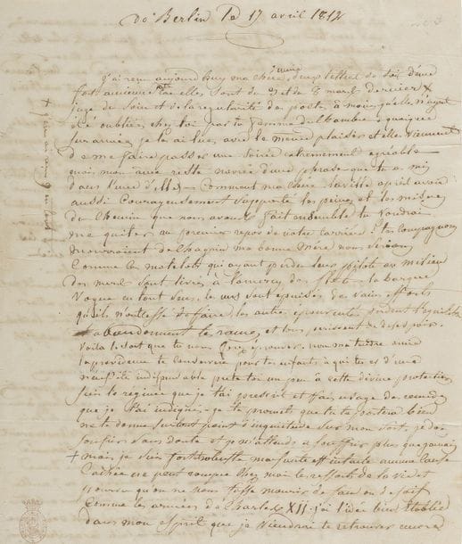 LARREY Dominique-Jean, baron (1766-1842) le grand chirurgien militaire.
L.A.S. « D.J. Larrey Dr. m. Ch. », Berlin 17 avril 1812, à SA FEMME « la Baronne Larrey » à Paris ; 3 pages in-4 remplies d’une écriture serrée, adresse avec marque postale de la Grande Armée (petite déchirure par bris de cachet restaurée).

Émouvante et tendre lettre du chirurgien à sa femme, alors qu’il s’apprête à partir pour la Campagne de Russie.
[Larrey avait épousé en 1794 Marie-Élisabeth LAVILLE-LEROUX (1769-1842), qui avait été, comme sa sœur Marie-Guillemine, l’élève du peintre David ; ils eurent deux enfants : Isaure (née en 1798) et Félix-Hippolyte (né en 1808).]
Ayant reçu une nouvelle alarmante de sa femme, Larrey lui adresse cette magnifique déclaration d’amour, évocation des épreuves traversées ensemble : « Comment ma chère Laville après avoir aussi courageusement supporté les peines et les miseres du chemin que nous avons fait ensemble tu voudrais me quiter au premier repos de notre carrière ? Tes compagnons mourraient de chagrin ma bonne mère nous serions comme les matelots qui ayant perdu leur pilote au milieu des mers sont livrés à la mercy des flots – la barque vogue en tout sens, les uns sont épuisés des vains efforts qu’ils n’ont cessé de faire, les autres épouventés perdent l’équilibre, abandonnent les rames et tous périssent de désespoir. Voila le sort que tu nous ferez épreouver. Non ma tendre amie la providence te conservera pour tes enfants à qui tu es d’une nécessité indispensable ». Qu’elle suive bien le régime que Larrey lui a prescrit, et elle se portera bien. « Ne te donne surtout point d’inquiétude sur mon sort. Je dois soufrir sans doute et je m’attends à souffrir plus que jamais, mais je suis fort et robuste, ma santé est intacte aucune cause cachée ne peut rompre chez moi les ressorts de la vie et pourvu qu’on ne nous fasse mourir de faim et de soif comme les armées de Charles XII, j’ai l’idée bien établie dans mon esprit que je viendrai te ret