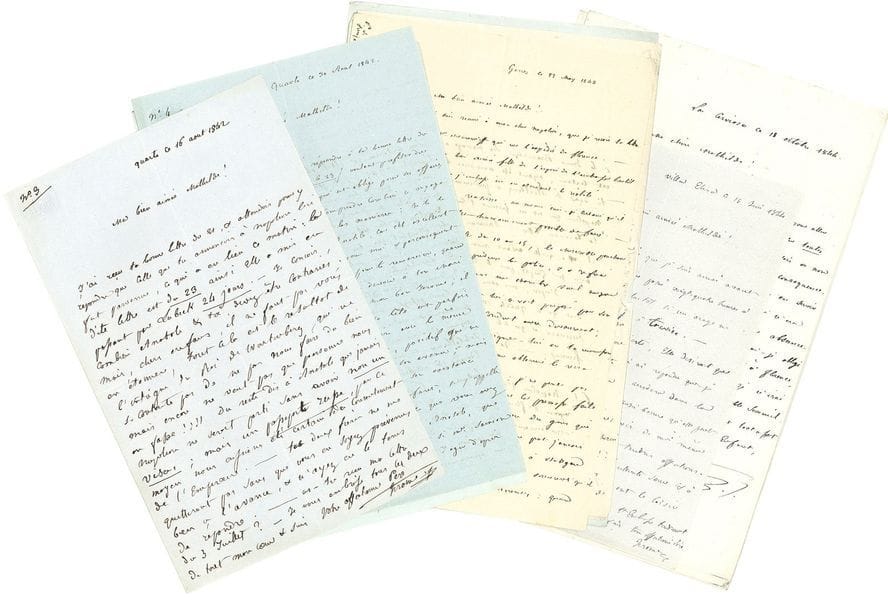 BONAPARTE Jérôme (1784-1860) frère de Napoléon, il fut Roi de Westphalie.
21 L.A.S. « Jerome », 1842-1846, à sa fille la Princesse Mathilde ; 31 pages la plupart in-8, quelques adresses.

Lettres affectueuses à sa fille Mathilde.
Les lettres sont pleines de cordialité à l’égard du mari de Mathilde, Anatole DEMIDOFF, et parsemées d’allusions aux affaires familiales : il est question de son fils (du premier lit) Jérôme, de son autre fils (frère de Mathilde) le Prince NAPOLÉON (le « cher Plomplon »), du duc et de la duchesse de Leuchtenberg, de ses frères Louis et Joseph, de la « tante Julie » [Clary], de la vente de 1 200 tableaux de la « gallerie du Cardinal [Fesch] (les plus médiocres) », etc.
Quarto 16 août 1842. Blâmant le Roi de Wurtemberg [l’oncle maternel de Mathilde], qui intrigue contre eux, il assure que « jamais Napoléon ne serait parti sans avoir non un visa ; mais un passeport russe, par ce moyen nous eussions été certain du consentement de l’Empereur »… 30 août 1842, sur le sort de son fils Jérôme : « il a un cœur excellent, mais sa tête est parfois bien légère ; Napoléon au contraire avec la même bonté possède un caractère ferme, positif qui ne me laisse aucune inquiétude pour son avenir ; mais Jérôme m’en donne même pour son existence matérielle »…
Florence 3 août 1845, conseils pour un voyage à Meran (Merano) où séjourne la Grande Duchesse Hélène (Charlotte de Wurtemberg). Florence 18 mars 1846. Il craint que « les événements de Pologne [le soulèvement de Cracovie et ses suites], ou plutôt la manière dont ils sont pris à Paris et dans toute la France ne fassent donner l’ordre à tous les Russes de quitter Paris, et alors que feras-tu ? »… 20 mars 1846. Bénédiction paternelle pour l’anniversaire de Mathilde… « Ton frère m’a donné hier une charmante petite montre faite exprès à Genève par un Polonais, avec les portraits de l’Empereur et de votre excellente mère ; j’y ai été bien sensible, parce que cela m’a prouvé qu’il s’était occupé d