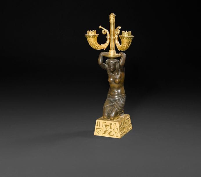Candélabre à l’égyptienne en bronze patiné et doré.
Attribué à Claude Galle.
Époque Empire.
H : 41 cm
Etoile manque au sommet