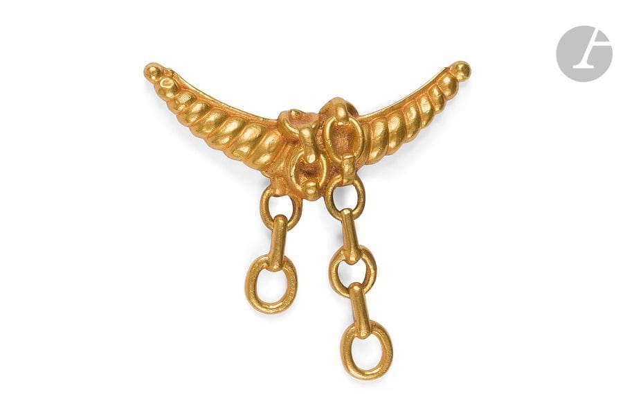 LINE VAUTRIN (1913-1997)
Sans titre 
Broche.
Épreuve en bronze doré.
Fin des années 1940.
Longueur : 10 cm

Provenance :
Ancienne Collection de M. X., représentant de commerce en bijoux pour l’Asie du Sud à la fin des années 1940. Notre œuvre était un type de collection et ne fut jamais portée.