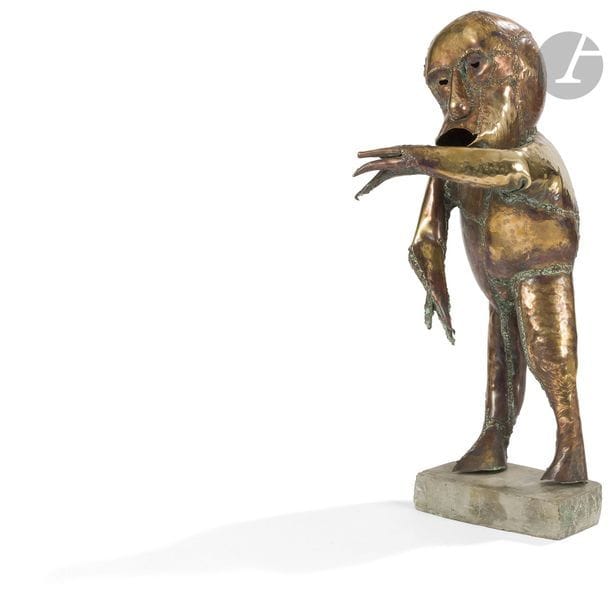 REINHOUD [belge] (1928-2007)
Le Contremaître, 1969
Sculpture en cuivre martelé et soudé.
Base en pierre.
60 x 22 cm

Provenance : 
- Collection Raymond Herbet, Paris.
- Vente Calmels Cohen, 6 décembre 2004, Paris, n°43.

Expositions : 
- The World of Reinhoud, recent sculpture, Lefebre Gallery, New York, 13 janvier - 7 février 1970, reproduit au catalogue.
- 10 artists of Lefebre Gallery represented in the 1970 Pittsburgh International, Recent work by Alechinsky, Antes, Pol Bury, Corneille, Heyboer, Jorn, Reinhoud, Shumacher, Sugai, Ting, Lefebre Gallery, New York, 12 décembre 1970.
- Paintings by Pierre Alechinsky Sculptures by Reinhoud, Grands Rapids Art Museum, Michigan, USA, 1971, reproduit au catalogue.
- Reinhoud, Galerie de France, Paris, 1972.
- Reinhoud, Belgisches Haus, Cologne, 1972.
- Den belgiske kunstner Retrospektiv udstilling omfattende 105 skulpturer, Randers Kunstmuseum, Danemark, 1973.
- Fondation Le Grand-Cachot-de-Vent, Neuchatel, Suisse, 1973.
- Reinhoud d’Haese dit REINHOUD, Galerie Laurentin, Bruxelles, 2018.

Bibliographie : 
- A journal of International Literature and the Arts, Volume VII, Numéro I, poèmes de Tahar Ben Jelloun, Mundus Artium, Pittsburgh USA, 1974.
- Nicole d’Haese, Reinhoud, Catalogue Raisonné, Sculptures 1948-1969, Tome I, Paris, Gallimard, 2003, reproduit p. 324 sous le n°432.