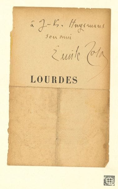 Émile ZOLA. Envoi autographe signé sur le faux-titre des Trois Villes. Lourdes (E. Fasquelle, 1894) ; 1 feuillet in-8 (papier jauni, plis)
Faux-titre de Lourdes, avec envoi à Huysmans : « à J.-K. Huysmans son ami Émile Zola ».