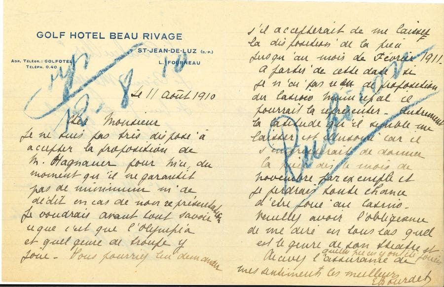 Édouard BOURDET (1887-1945). 45 L.S. et 31 L.A.S., 1910-1937 ; 78 pages formats divers, qqs en-têtes et adresses
Correspondance de l’auteur dramatique avec Alfred Bloch, agent général de la Société des Auteurs et Compositeurs dramatiques, et d’autres (Leclair, Robert Gangnat, Marcel Ballot) concernant Le Rubicon, L’Homme enchaîné, Le Sexe faible, La Prisonnière, L’Heure du berger… Réclamation d’une carte de sociétaire de la SACD (parrains : Henry Bernstein et Maurice Rémon), conditions à proposer à des théâtres de province, interrogations sur les recettes à Alger, traités pour l’étranger, recommandations pour la traduction, privilèges de représentation, différends avec des directeurs de salle, autorisation de remettre un manuscrit à Charles Boyer, insistance sur le règlement intégral de ses droits « avant le premier tour de manivelle » (pour l’adaptation cinématographique du Sexe faible, 13 juin 1933), démarche auprès de Maurice Rostand pour l’entrée de Cyrano au répertoire de la Comédie-Française… Etc. On joint 6 l.s. à lui adressées avec notes autogr. de Bourdet.