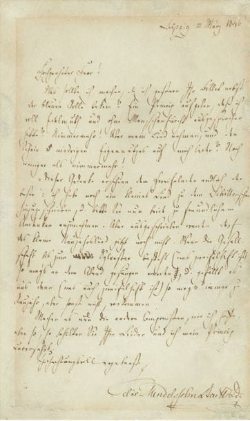 Félix MENDELSSOHN-BARTHOLDY (1809-1847). L.A.S., Leipzig 12 mars 1846, [à Jacob Bernhard Limburger, fondateur du chœur Liedertafel de Leipzig?] ; 1 page in-8 (traces d’encadrement, quelques petites réparations) ; en allemand
Intéressante lettre sur ses chœurs.
Il se demande ce qu’il doit faire. Il ne veut pas abandonner un principe qu’il avait énoncé avec noblesse et sans crainte des hommes, et encore moins prendre son chant en semblant marquer peu d’intérêt (« Ein Princip aufgeben, daß ich voll Edelmuth und ohne Menschenfurcht ausgesprochen hatte ? Nimmermehr ! Aber mein Lied nehmen, u. den Schein niedrigen Eigennutzes auf mich laden ? Noch weniger als nimmermehr ! »). Il a ajouté un autre petit chant à celui de Schiller, et prie de les accepter tous deux comme un amical souvenir (« ich habe noch ein kleines Lied zu dem Schillerschen hinzugeschrieben, und bitte Sie nun beide zu freundlichem Andenken anzunehmen »). Mais il n’a pas encore écrit le chant de nouvel an (« das kleine Neujahrslied »), mais il sera toujours temps d’ici la Saint-Sylvestre, si la société existe encore à cette époque (« wenn die Gesellschaft bis zum Sylvester besteht »), ce dont il doute… Si les autres compositeurs font de même, son correspondant pourra garder les chansons et Mendelssohn maintenir son principe (« Machen es nun die andern Componisten, wie ich hoffe, eben so, so behalten Sie Ihre Lieder und ich mein Princip unversehrt »)…