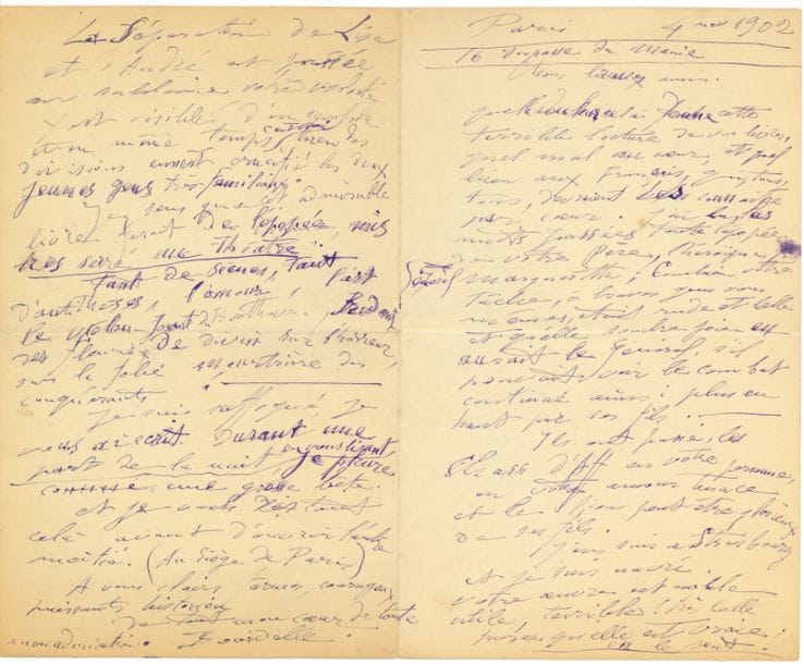 Émile-Antoine BOURDELLE (1861-1929). L.A.S., Paris 4 novembre 1902, à Paul et Victor Margueritte ; 4 pages in-8 à l’encre violette
Très belle lettre sur leur fresque de la guerre de 1870, Une époque (1898-1904), en quatre parties (Le Désastre, Les Tronçons du glaive, Les Braves Gens, La Commune). 
« Chers braves amis. Quelle douleur cela donne cette terrible lecture de vos livres, quel mal au cœur, et quel bien aux Français, qui, tous, devraient les connaître par cœur. J’ai lu les nuits passées toute l’épopée de votre père, l’héroïque général Margueritte ; combien vôtre tâche […] était rude et belle et quelle sombre joie en aurait le Général, s’il pouvait voir le combat continué ainsi plus en haut par ses fils. […] J’en suis à Strasbourg et j’en suis navré. Votre œuvre est noble, utile, terrible ! très belle parce qu’elle est vraie ! on le sent ! Vous osez tout dire ! Le courage chez vous deux, ô chers amis, est à la hauteur de votre art. Cette histoire que vous gravez là vibre de vérité affreuse, d’épouvante ! Que, puisqu’il y a encore des armées, chaque officier […] vous lise, c’est mon vœu le plus ardent »… Il connait les Allemands : « c’est un peuple bien sérieux, travailleur, intelligent et d’âme plus neuve. Tandis que plusieurs (trop !) des pantins qui nous gouvernent que sont-ils en face du bloc allemand ? »… Leur livre est un chef-d’œuvre de cœur et d’intelligence : « il y a là toute l’humanité apitoyée et toute la beauté de la création ». Il est bouleversé : « L’incendie de la cathédrale est hideusement beau seulement je le lis péniblement et c’est votre plus grand éloge, je ne puis pas le lire, car il y a une évocation de vérité, d’une si écrasante vérité […] Je suis suffoqué, je vous ai écrit durant une part de la nuit, en vous lisant je pleure comme une grosse bête »…