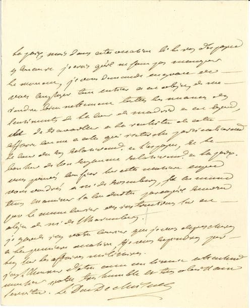 Étienne-François, duc de CHOISEUL (1719-1785) ministre des Affaires étrangères. L.A.S., Versailles 17 mai 1762 ; 3 pages petit in-4 (copie ancienne jointe). 
Intéressante lettre diplomatique sur la stratégie française en Amérique et au Canada, et le Pacte de famille.
Choiseul charge son correspondant d’une mission importante avec les Espagnols : « le roy desire passionement la paix, mais il aimeroit mieux que tout perir plus tost que de la faire non seulement sans le consentement mais meme sans la satisfaction du roy son cousin. […] vos soins doivent se porter à amener le roy catholique à achever son ouvrage qui est de rendre le service de la paix à la France, après avoir amené l’Angleterre à faire des propositions raisonables, nous perdrons il est vray le Canada, mais nous respirerons, et nous nous mettrons en etat de jouir et de profiter de l’avantage inestimable du pacte de famille, que cette guerre nous a procuré et qui est plus interessant mille fois pour la France que la Colonie du Canada ; dans cette position usés de vos talents […] pour déterminer S.M.C. à cette paix ». C’est urgent, car Choiseul craint que les Anglais ne s’allient au Tsar, et alors la paix ne se fera pas avant longtemps… « Si l’Espagne vouloit envoyer […] les conditions qu’elle voudroient obtenir de l’Angleterre en fesant la paix, aussitost que nous aurions connoissance icy de la declaration que l’Angleterre doit faire à Madrid, nous pourions negocier et parvenir à une conclusion »… Etc.
Reproduit page 137