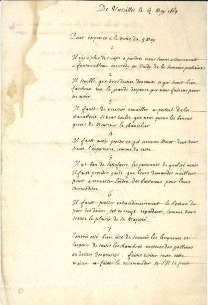 Jean-Baptiste COLBERT (1619-1683) le grand homme d’État. L.S., 6 mai 1664 ; la lettre est écrite de la main de Charles PERRAULT (1628-1703, l’auteur des Contes, en tant que contrôleur des Bâtiments du Roi) ; 1 page 3/4 in-fol. (légère mouillure marginale)
Sur les châteaux et bâtiments royaux.
Colbert répond en 17 points à la lettre de son correspondant... « 1 Il n’y a plus de temps a perdre nous serons asseurement a Fontainebleau merdredy ou jeudy de la semaine prochaine. 2 Il semble que vous doutiez des eaux ce qui seroit bien fascheux veu la grande despence que nous faisons pour en avoir. 3 Il fault de necessité travailler au portail de la chancellerie [...] 4 Il fault aussy presser ce qui concerne Moret [...] 5 Il est bon de satisfaire les personnes de qualité mais il fault prendre garde que leurs demandes n’aillent point a renverser l’ordre des bastimens pour leurs commodités. 6 Il fault presser extraordinairement la closture du parc des daims, cet ouvrage regardant, comme vous scavez le plaisir de Sa Majesté ». Il veut savoir les dimensions exactes de toutes les chambres... « L’abreuvoir est louvrage le plus important et auquel il fault le plus s’appliquer »... etc.