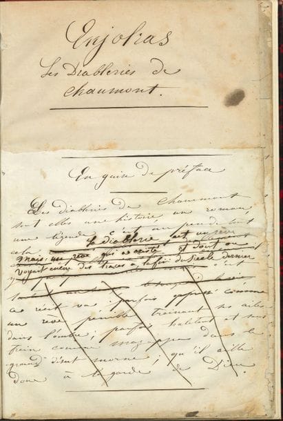 Louise MICHEL (1830-1905) institutrice, militante anarchiste et féministe, héroïne de la Commune de Paris. Manuscrit autographe, Les Diableries de Chaumont ; 15 feuillets in-fol. (31 x 20 cm) écrit au recto, montés sur onglets et reliés dans un cartonnage demi-percaline rouge, pièce de titre au dos (quelques rousseurs, légères usures dans les angles avec perte de quelques lettres sans nuire à la compréhension)
Premier chapitre d’une œuvre inédite. Il est signé en tête « Enjolras », pseudonyme emprunté aux Misérables de Victor Hugo. Le manuscrit présente des ratures et corrections, avec des passages biffés.
Ce texte a pour cadre la Haute-Marne – département où Louise Michel a passé son enfance, à Vroncourt – à l’époque révolue où se pratiquaient encore les diableries, comme elle s’en explique dans sa préface :
« Les Diableries de Chaumont sont-elles une histoire, un roman, une légende ? C’est un peu de tout cela. La diablerie est un rêve mais un rêve qui a existé et dont on voyait encore les traces à la fin du siècle dernier. Tous les sept ans disent les chroniqueurs de la Champagne douze hommes vêtus en diables, — si l’on sait comment s’habillent les diables mais enfin couverts d’une cagoule noire et portant au front une immense paire de cornes, — accompagnaient la procession du dimanche des Rameaux à laquelle ils figuraient pour honorer Dieu, se répandaient ensuite dans les campagnes qu’ils avaient le droit de piller à cœur joie pour l’amour du diable. »
 Cette coutume durait encore à la fin du XVe siècle. Louise Michel fait ici le récit de ce qui se passa le dimanche des Rameaux de l’an 1584, sous le règne de « Sa Majesté Henri III, le roi de Grimacière ». Elle décrit les festivités, les beuveries, les bourgeois faisant le siège de leurs propres maisons dans lesquelles se sont installés des bambocheurs, et surtout l’attaque de la maison de la sorcière Riquette la Fouine par une bande d’écoliers emmenés par le poète Robin Roger. Celui-ci employa la ruse