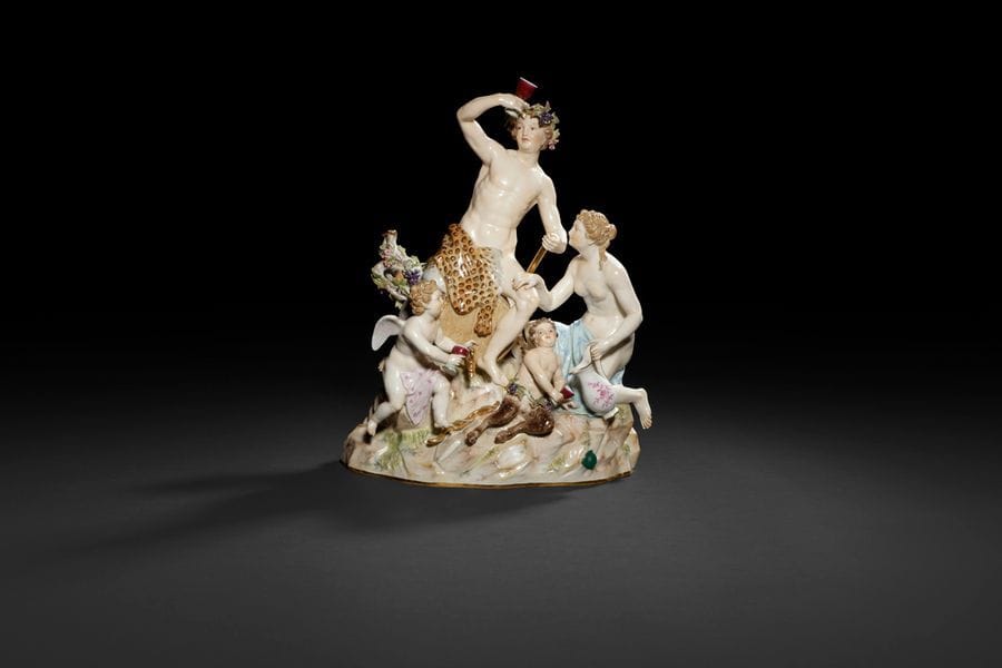 
Meissen
Groupe à quatre figures en porcelaine représentant Bacchus assis sur un tonneau, accompagné d’un faune, d’une bacchante et d’un amour, à décor polychrome et or.
Marqué : épées croisées en bleu et 66 en or.
Fin du XIXe siècle. 
H : 33 cm
Petits éclats au feuillage.