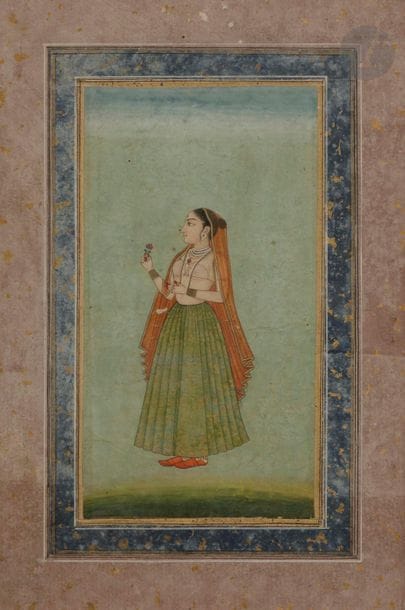 Portrait de femme, Inde moghole, fin XVIIIe siècle
Peinture à la gouache et à l’or sur papier
Femme debout de profil sur fond vert, tenant une fleur dans la main droite et vêtue d’une jupe plissée, gaghra, et d’un corsage choli transparent, un voile posé sur la tête. Remontée sur page d’album à marges roses mouchetées or et encadrement bleu moucheté or.
Dim. miniature : 15,5 x 8,5 cm ; Dim. page : 28 x 18,6 cm
État : trou, sauts polychromie, usures, encadrement doré sous verre.

A Mughal portrait of a woman, India, late 18th century


Ancienne collection de Madame A.O. (lots 56 et de 78 à 125)