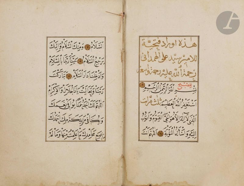 Recueil religieux Awrad-i Fathiya de Mir Sayyid ‘Ali al-Hamadani, Turquie Ottomane, fin XVIIIe - début XIXe siècle
Petit manuscrit de 7 lignes de texte par page en arabe, en écriture naskhi à l’encre noire, quelques termes à l’encre rouge ou en lettres d’or, rosettes ou cercles enluminés d’or ponctuant le texte. Titre inscrit à l’or en calligraphie thuluth. Reliure XIXe siècle à rabat en cuir grenat à décor estampé cerclé d’or d’un médaillon polylobé à appendices fleuronnés garnis de rinceaux végétaux. Plats intérieurs en cuir vert estampé d’un fleuron. Ex-libris Bibliothèque de M. Roux-Alpheran à Aix.
17 x 10,5 cm
État : pages détachées de la reliure, taches, pages restaurées, usures.

A prayer book Awrad al-Fathiya by Mir Sayyid ‘Ali al-Hamadani, Ottoman Turkey, late 18th – early 19th century
