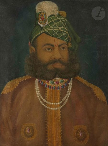 Trois portraits de Rajas dont un avec femme et enfant et deux séries de Rajas de différents districts, Rajasthan, XXe siècle
Huiles sur toile, gouache sur papier.
- Raja en buste, coiffé d’un turban vert quadrillé garni d’une aigrette à plume, et paré de deux décorations pectorales. Dim. à vue : 57,5 x 42,5 cm ; - Raja en médaillon, à turban rouge et sarpech, 15 x 12 cm ; - Raja debout accompagné de sa femme et de leur enfant dans ses bras. 13,5 x 9,5 cm ; - deux séries de 24 Rajas en médaillons de différents districts (Punjab, Indore, Bundi, Mewar, Patiala, Rampur…), inscrits de leur nom en-dessous. 34,5 x 33,5 cm 