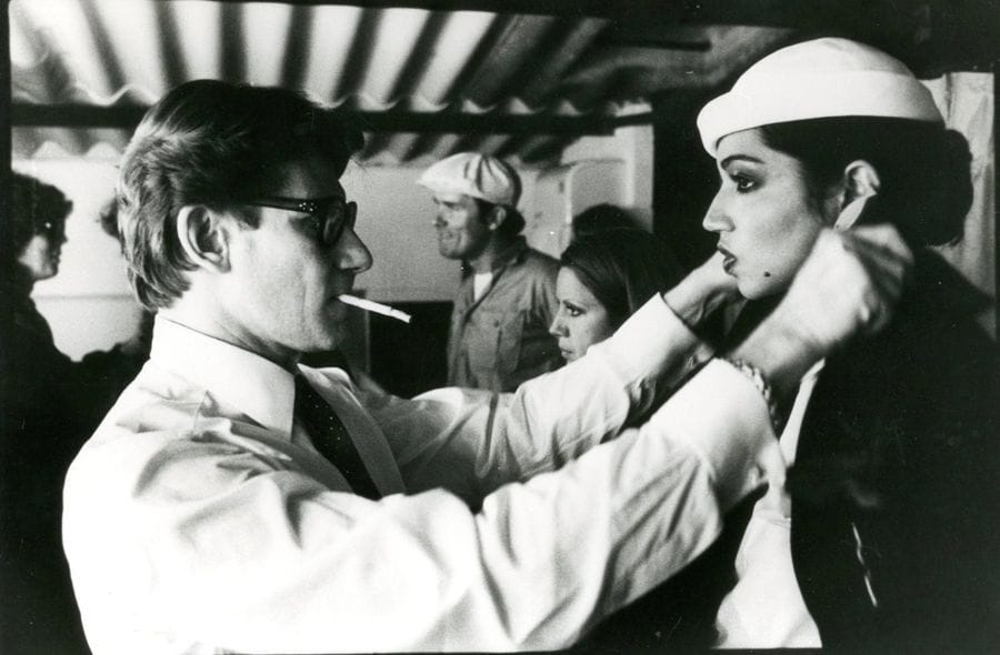 Photographe de presse non identifié

Yves Saint Laurent, 1976-1982. 

18 épreuves argentiques d'époque. Tampons d'agences, indications de recadrage et dates aux versos. 

On joint des coupures de journaux (Stern et Paris Match) d'époque pour lesquels ont servi les images. 

Formats : de 20,5 x 17 à 24 x 30,5 cm