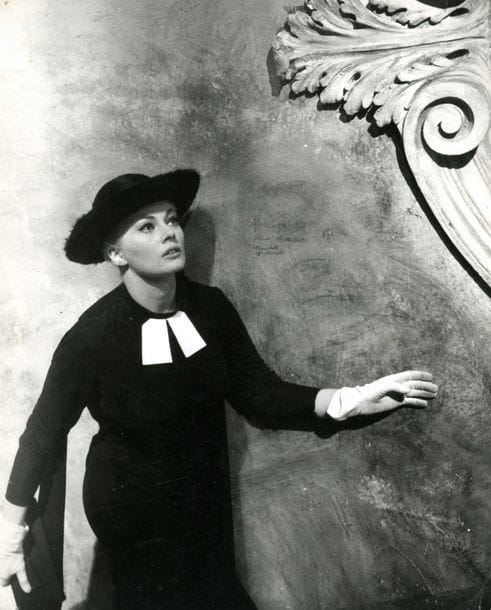 Photographe non identifié

Anita Ekberg dans La Dolce Vita de Federico Fellini, 1960. 

Épreuve argentique d'époque. Tampon d'agence et annotations manuscrites au verso. 

30,3 x 23,8 cm