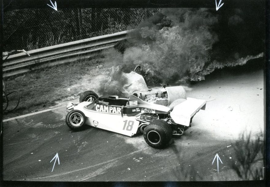 Photographe de presse

L'accident de Niki Lauda au Grand Prix d'Allemagne de Nürburgring, 1er août 1976. 

11 épreuves argentiques d'époque. Indications de recadrage, tampon de presse et quelques annotations aux versos. 

Format moyen : 24 x 31 cm