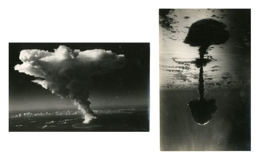 Photographe de l'armée de l'air française

Essais nucléaires français à Mururoa, 1968. 

Cinq (5) épreuves argentiques d'époque. Légendes manuscrites (2) et dates (2) aux versos. 

Format moyen : 11 x 18 cm



210 essais nucléaires français ont été menés entre 1960 et 1996. Dans le désert en Algérie puis en Polynésie française. De 1966 à 1974, 46 essais aériens ont été effectués à Moruroa et Fangataufa. Et de 1975 à 1996, 147 essais souterrains dans les sous-sols et sous les lagons des atolls de Mururoa et Fangataufa.