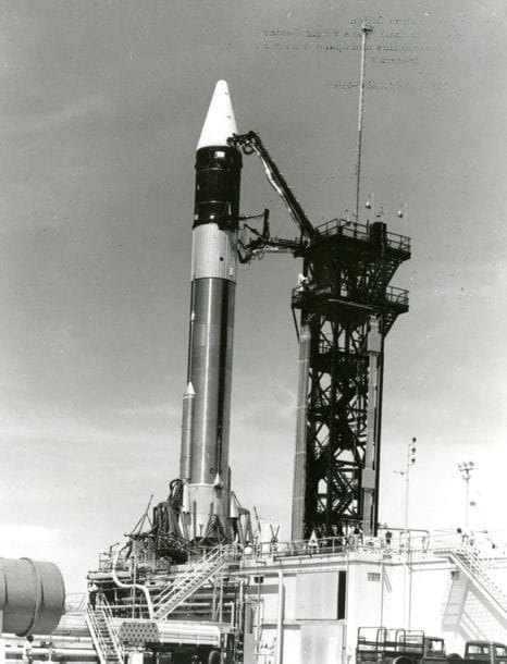 NASA

Lancements de fusées. The Centaur (NASA Photo LOD 61-1413), Huntsville, Alabama. Le satellite Alouette (S-27) (NASA Photo 62-alouette-13). Jupiter-C, c. 1960-1970.

Trois (3) épreuves argentiques. Légendes Nasa (2) imprimées aux versos et légende (1) sur feuillet. 

Format moyen : 26,5 x 20 cm avec marges