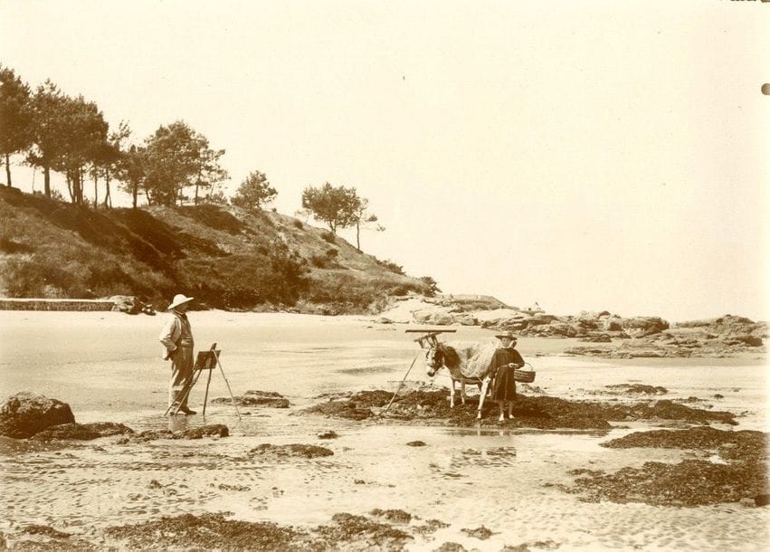 Photographe non identifié 

Peintre au travail sur la grève, c. 1890.

Épreuve sur papier citrate. 

13 x 18 cm