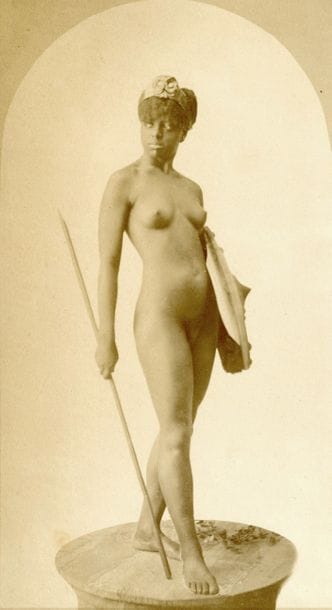 Photographe non identifié 

Diane noire, c. 1880. 

Épreuve sur papier albuminé contrecollée sur carton. 

22,2 x 12,9 cm