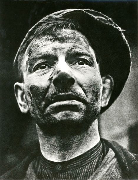 Karel Hajek (1900-1978)

Zachraneny, 1934.

Épreuve argentique (issue du portfolio Fotografie 1928-58 publié à Prague en 1959). Légende et date tapuscrites au verso.

30 x 25 cm avec marges