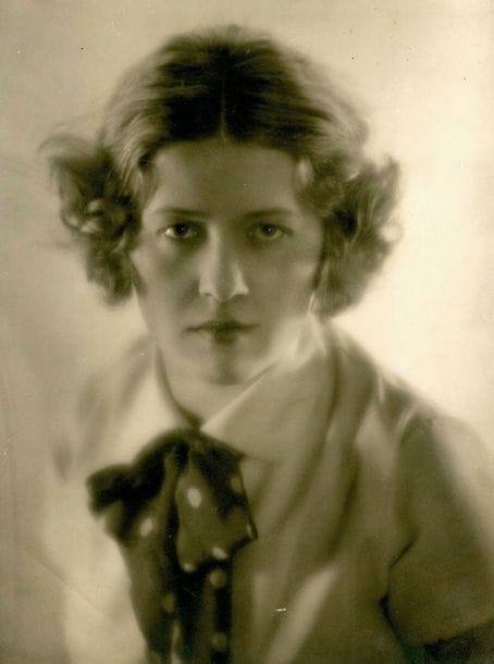 Jaroslav Fabinger (1899-1942)

Portrait de femme, c. 1930. 

Épreuve argentique d'époque. 

21 x 16,5 cm