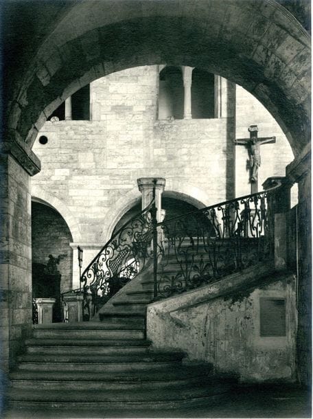 Jaromír Funke (1896-1945)

Svatojirsky Cyklus.

Praha. Aventinum, 1944. 

Portfolio composé de six (6) épreuves argentiques d'époque signées à la mine de plomb par le photographe. Numérotation des planches en relief. 

33,5 x 24,9 cm.