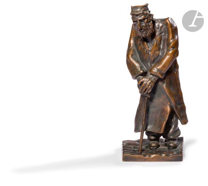 Max BISKUPSKI (1904-?) 
Vieux juif 
Bronze à patine brune. 
Signé sur le plateau. 
Hauteur : 22 cm 

 Un exemplaire de ce bronze se trouve dans les collections du Musée Archéologique de Varsovie. 
Max Biskupski a notamment sculpté un buste de Chopin qui se trouve dans la cour intérieure du conservatoire de musique de Varsovie.

Mots clés : 
 judaïca, juif, juive, hébreux, rabbins, jewish, torah, hebrew, hebraica, judaisme, synagogue, sionisme, pessah, pessach, haggada, haggadah, hagada, hagadah, passover, menora, menorah, hannuka, hannuca, hannoucca, hanouccah, torah, juden, israélite, Israël, antisemitism, antisémitisme, dreyfus, meguila, sepharade, sefarad, ketouba