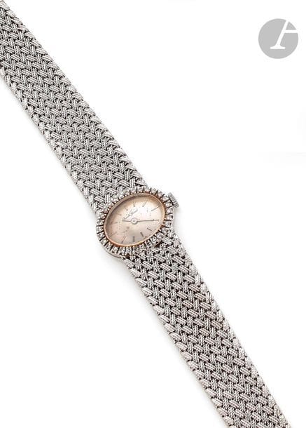 BUECH GIROD. Montre de dame en or gris 18K (750), cadran ovale serti de diamants ronds, bracelet en or gris 18K tressé. Mouvement signé. 
Poids but: 43,3 g