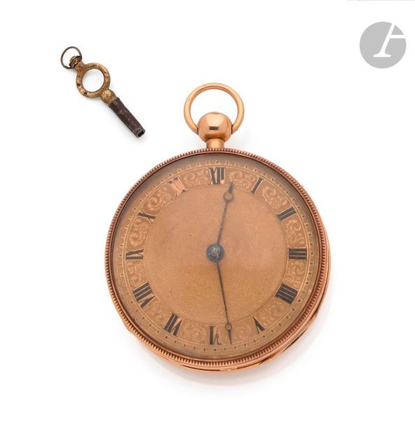 ANONYME. Vers 1820
Montre à musique. Montre de poche en or jaune 18K (750), cadran doré, index chiffres romains formant les heures, sonnerie par déclenchement par pression de la bélière (fonctionnement à revoir), musique remontage par clé, boîtier à décor rayonnant.
La montre est accompagnée de son écrin.
Poids brut : 119,5 g
Diamètre : 60 mm