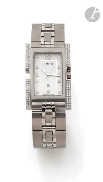 FRED 36. Vers 2010
Montre bracelet pour femme en acier, lunette sertie d’une double ligne de diamants taille brillant, cadran blanc, index appliqués formant les heures, date par guichet à 6h, mouvement à quartz (fonctionne), bracelet en acier.
Cadran, boîtier, mouvement signés.
Diamètre : 28 mm x 41 mm