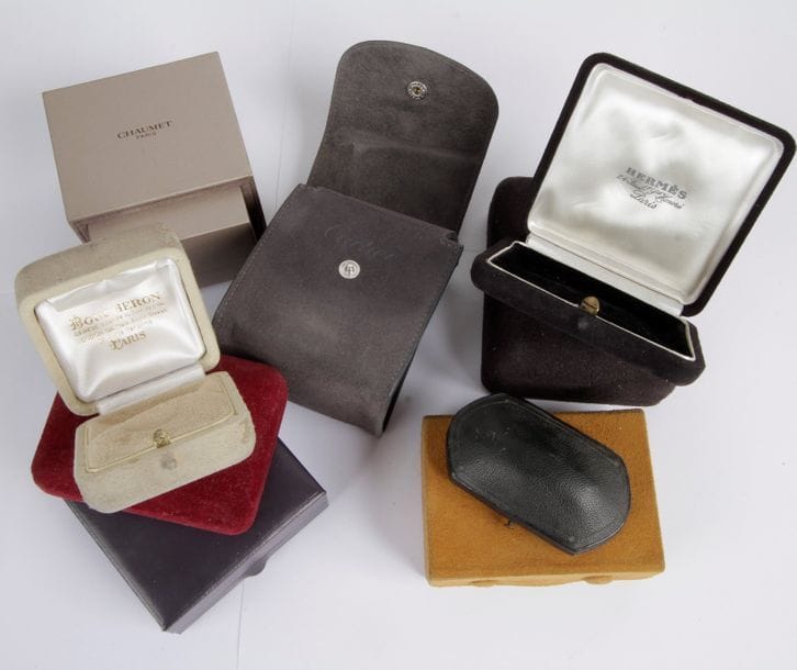 Lot de 9 écrins: Bulgari, Mellerio, Boucheron, Mikimoto, Chaumet, Hermès, Tiffany & Co, Cartier (en l'état)