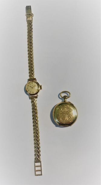 LIP. Montre bracelet de dame en or 18K (750). Mouvement à remontage mécanique.

Ecrin et papier.

On joint une montre de col en or 18K.

Poids brut : 27,6 g
