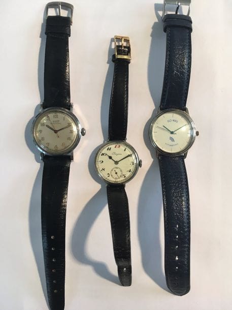 Lot de 2 montres bracelet d'homme en acier : 1 TISSOT automatic et 1 LONGINES mouvement mécanique. 

On joint une montre ISO 9002, mouvement à quartz.