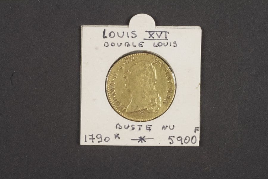 Louis d'or - Louis XVI
Double Louis d'or à la tête nue. 1790 K, Bordeaux.
P.B. avec emballage : 17 gr

Frais acheteur = 8% HT