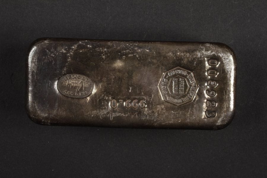 1 lingot argent. 999. Numéroté 008923
Poids: 1.006 grs

Frais acheteur = 8% HT