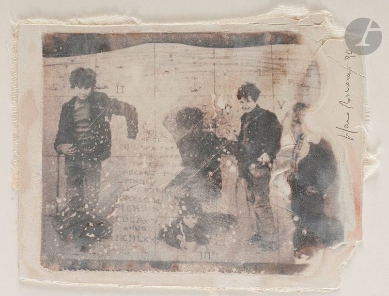 Giordano Bonora
Sans titre, 1990. 
Épreuve pigmentaire sur plâtre contrecollée sur carton, signée et datée en haut à droite. Signature, date et dédicace sur le montage. Étiquette du photographe au verso du montage. 
13 x 17 cm