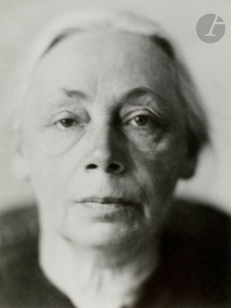 Lotte Jacobi (1896-1990)
Käthe Kollwitz et portrait d’homme, 1931.
Deux (2) épreuves argentiques (c. 1980) sur papier carte postale. Signature de la photographe dans la marge inférieure.
13,6 x 9 cm
