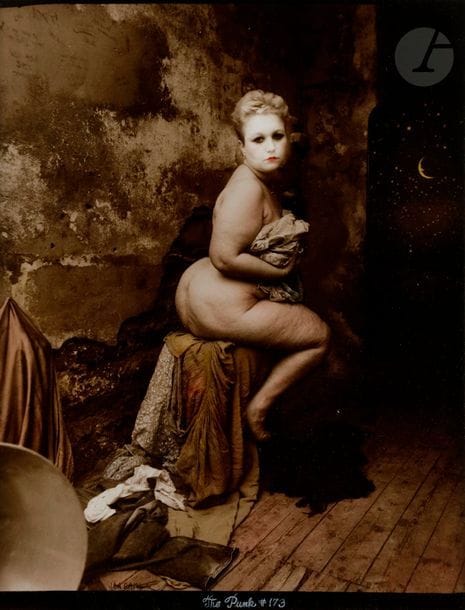 Jan Saudek (1935)
The Punk #173. Prague, 1986. 
Épreuve argentique d’époque, coloriée à la main, signée et titrée en bas. Titre et date sur bandeau en craft.
39 x 30 cm - cadre