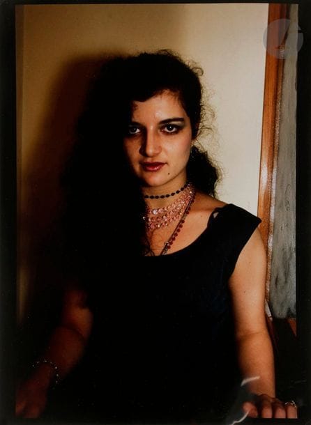 Nan Goldin (1953) 
Lynette in Japanese Restaurant, New York, 1983. 
Cibachrome (c. 1990) signé au feutre noir au verso.
Image : 39 x 27 cm
Feuille : 40,5 x 30,5 cm