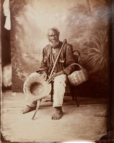 Gaston Emerigon Fabre (1827-1899) 
Martinique. Fort de France, c. 1870. 
Mendiant Créole. 
Épreuve sur papier albuminé, d’après négatif verre au collodion. Légende manuscrite à la mine de plomb au verso. 
23 x 18,5 cm