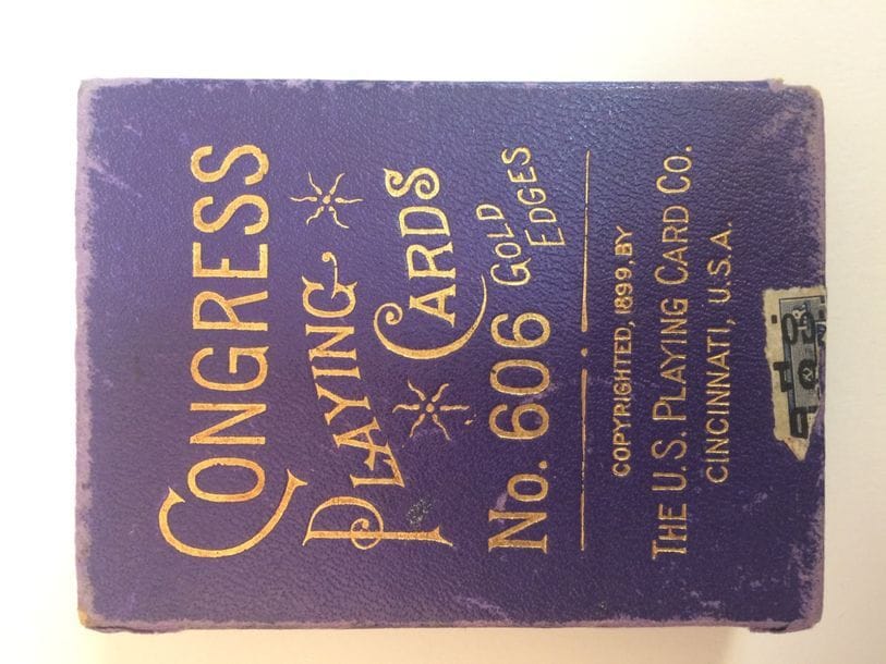 Jeu au portrait anglo-américain « Congress 606 » : USPCC / Russell & Morgan Factories, Cincinnati, c.1905 (cop. 1899) ; 52/52 cartes ; tranches dorées : dos croissant de lune avec fée ; boîte carton avec timbre gomme US. TBE. 