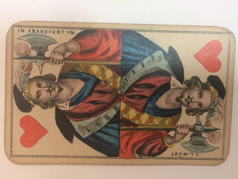 Portrait "international" : C.L. Wüst, c.1870 ; 52/52 cartes ; litho et couleurs aux pochoirs ; 81 x 51 mm ; dos nid d’abeilles bleu ; timbre DR 50 Pf. Sur AC (petit mq sur cette carte) (Shaw/Symons, 94) ; BE. 