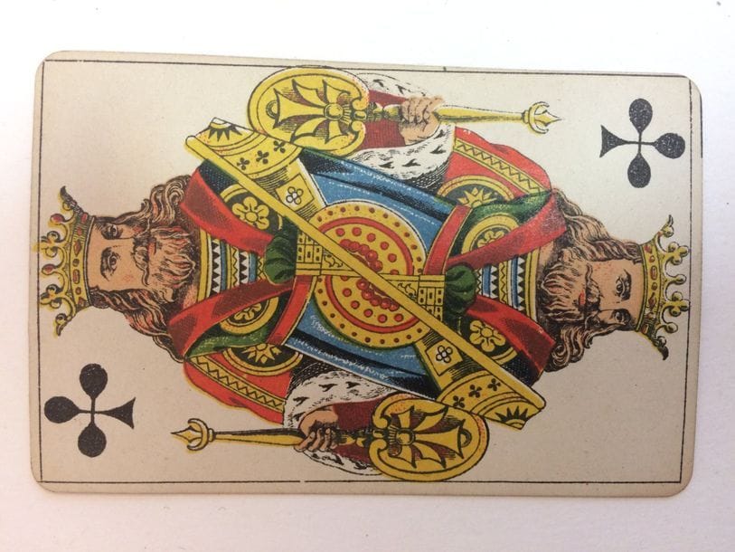 Portrait belgo-génois : B.P. Grimaud & Cie, Paris, c.1875 ; 52/52 cartes ; chromolithographie ; 88 x 55 mm ; coins ronds dorés ; dos blancs glacés ; TBE. + Portrait français officiel en pied, 1832-50 ; 31/32 cartes ; dos beiges ; pochoirs ; filig. coq. TBE. 