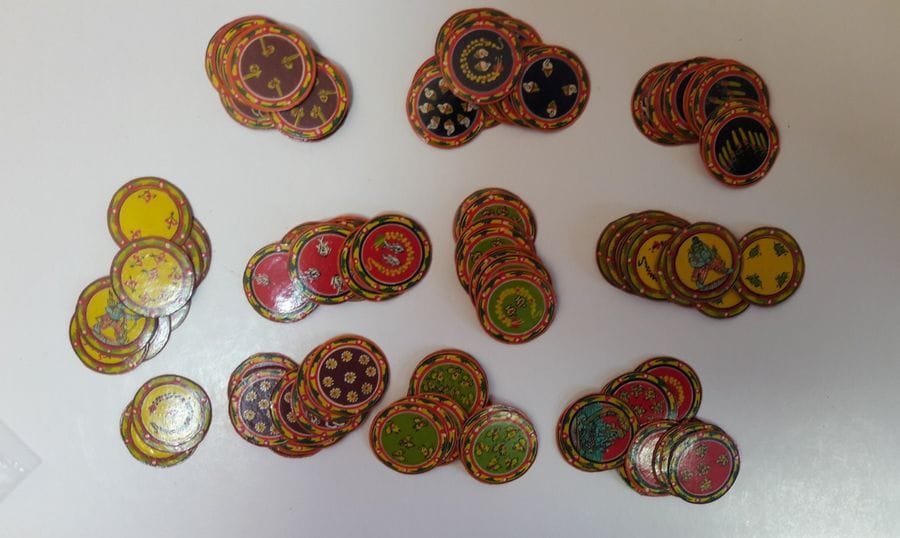 Petites cartes miniatures indiennes Dasvatara : Sawantwadi, c.1980 ; 120/120 cartes ; diam. 30 mm. TBE. 