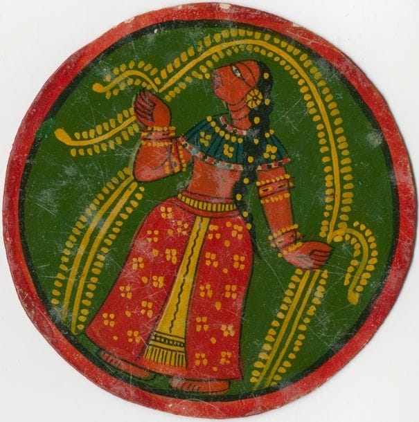 Cartes Naqsh : Babu Shudir Fauzdar, Bishnupur Bankura (Bengale occ.), c.1980 ; 48/48 cartes ; diam. 106 mm ; dos rouge ; boîte en vannerie recouverte de papier laqué noir ; cp. V&A 1982, n° 35. TBE. 