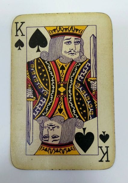 Portrait anglais, ASS, vers 1930/40, dos pin-up ! + Poker N° 24, p. anglais, Altenburger Spielkartenfabrik, Altenburg, 52/52 cartes, timbre D. Reich av. 1918 ; coins ronds, EM. + Jeu des régions allemandes, Rheinberger, Bad Dürckheim, c.1930-40, offset ; 32/32 cartes, EM. 