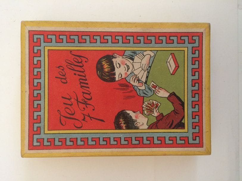 Jeu du moulin : Watilliaux, Paris, c. 1880 ; 34/56 cartes + carte avec musique (« Canon du moulin ») ; litho et couleurs aux pochoirs ; feuillet explicatif ; boîte. BE. + Jeu de 7 familles : anonyme, France, années 1930/40 (gd-père = aïeul) ; chromotypographie assez grossière sur carton pas moins grossier ; 42/42 cartes ; boîte carton ill. ; feuillet explicatif TBE. 