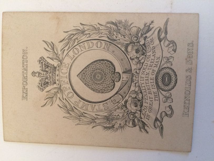 Portrait anglais en pied : Reynolds & Sons, Londres, 1870 ; 51/52 cartes ; gravure sur bois et couleurs aux pochoirs ; 93 x 66 mm ; AP Exportation ; coins carrés ; dos petites étoiles roses ; TBE. 